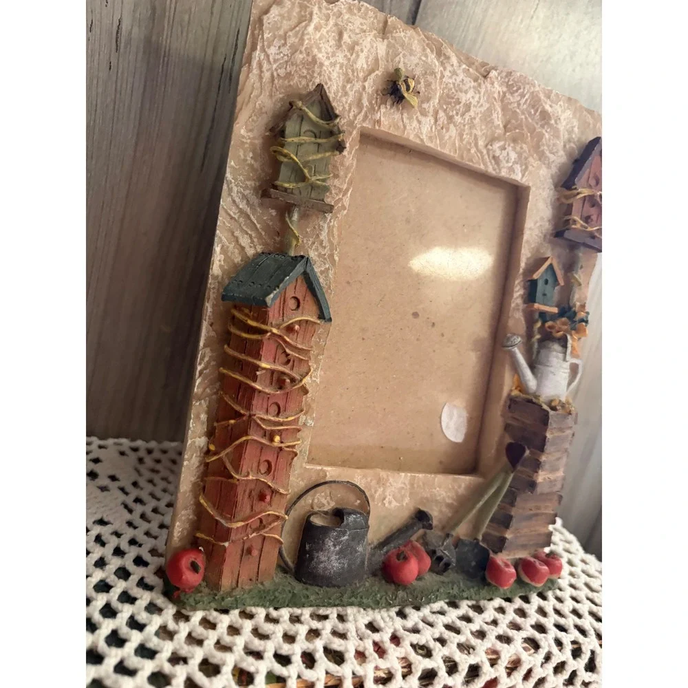 Rustic Garden Birdhouse Resin Picture Frame 3D Watering Can Bumblebee 5x7